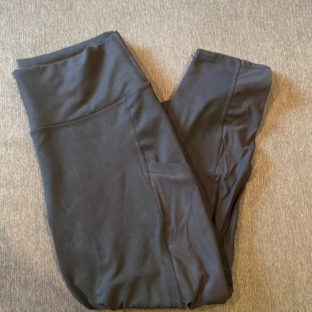 Fabletics On The Go Power Hold Capri Leggings
